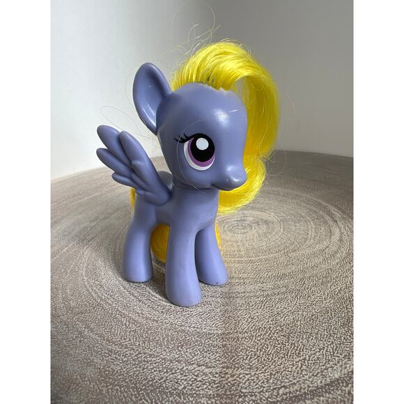 My Little Pony Friendship is Magic Lily Blossom 3" Brushable 2010 - Picture 1 of 6